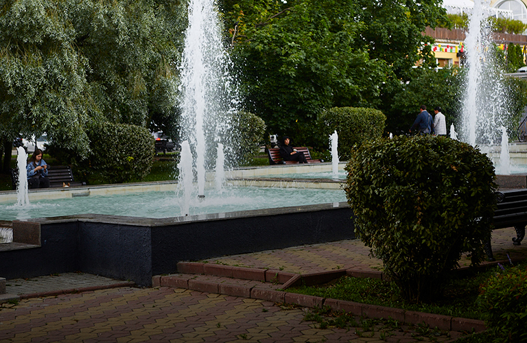 Не прошло и трех лет. Каскад у Торговых рядов запустили после капитального ремонта