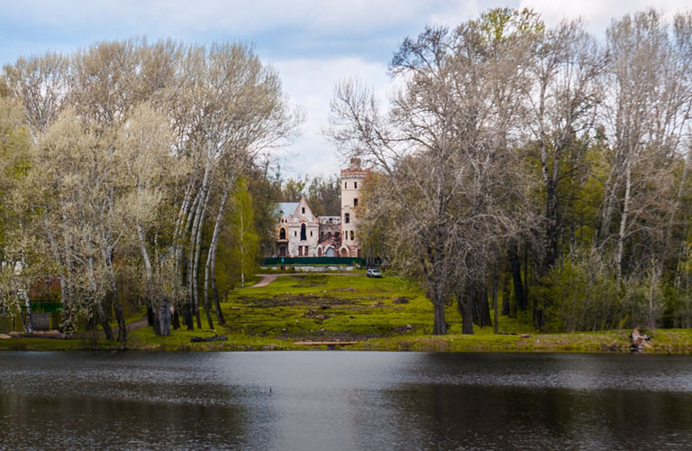 Парковки убирают, музей закрывают. Куда податься туристам?