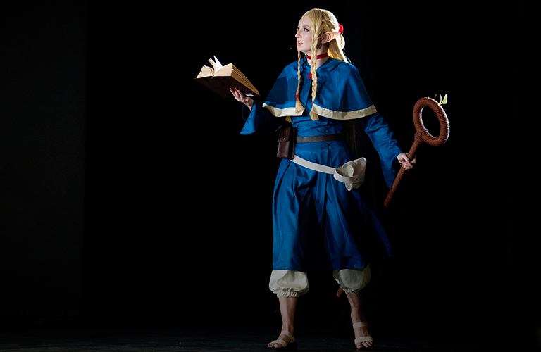 Ешь, или съедят самого! Косплеер из 33-го региона представила героиню аниме на фестивале «Тогучи»