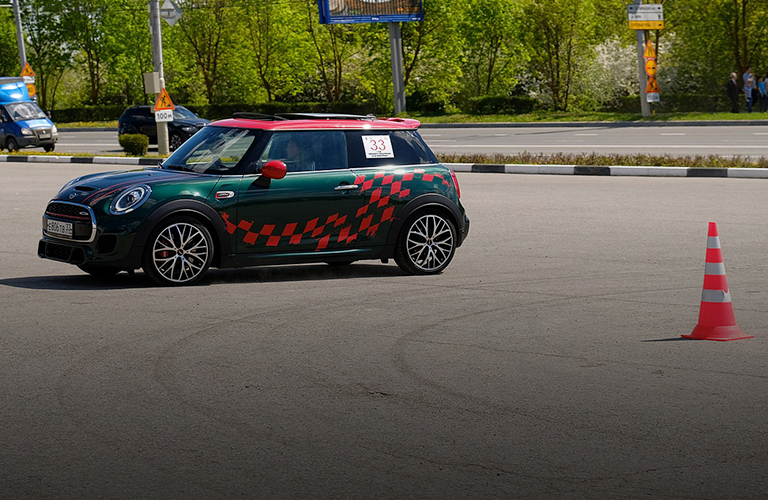 Жаркие гонки: чемпионат по автослалому впервые прошел перед «Белым домом»