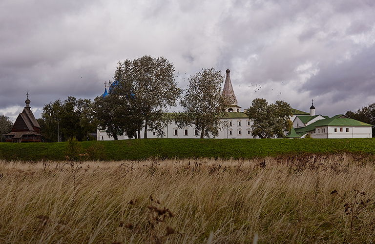 В коттеджах осенью и на Новый год: Суздаль в топ-10 популярных направлений для отдыха