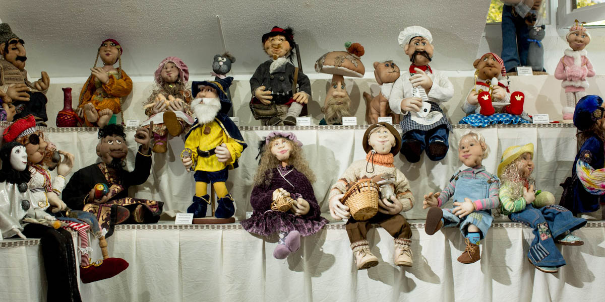 Шедевры из колготок и бегемот с Рублевки. Авторские куклы владимирского музея