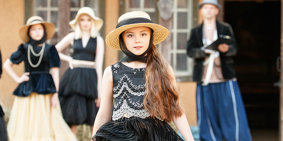 Французский стиль в декорациях вестерна – владимирские модели на столичном показе