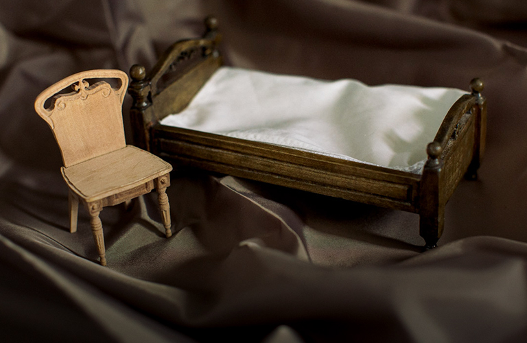 Владимирские дизайнеры создают миниатюрные реплики уникальной антикварной мебели