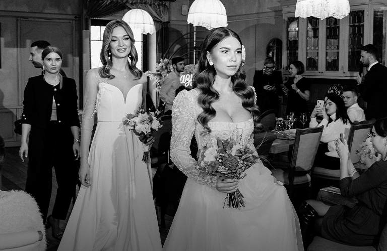 «Дорогой минимализм» и дерзкий белый костюм на презентации свадебных трендов-2021