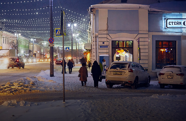 Дворянская усадьба, советский магазин и казино в лихие 90-е: бурное прошлое одного дома на Девической