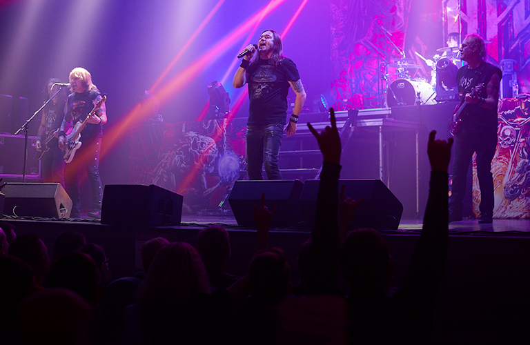 «Ария» раскачала Владимир, подарив поклонникам драйвовое шоу с щепоткой ностальгии