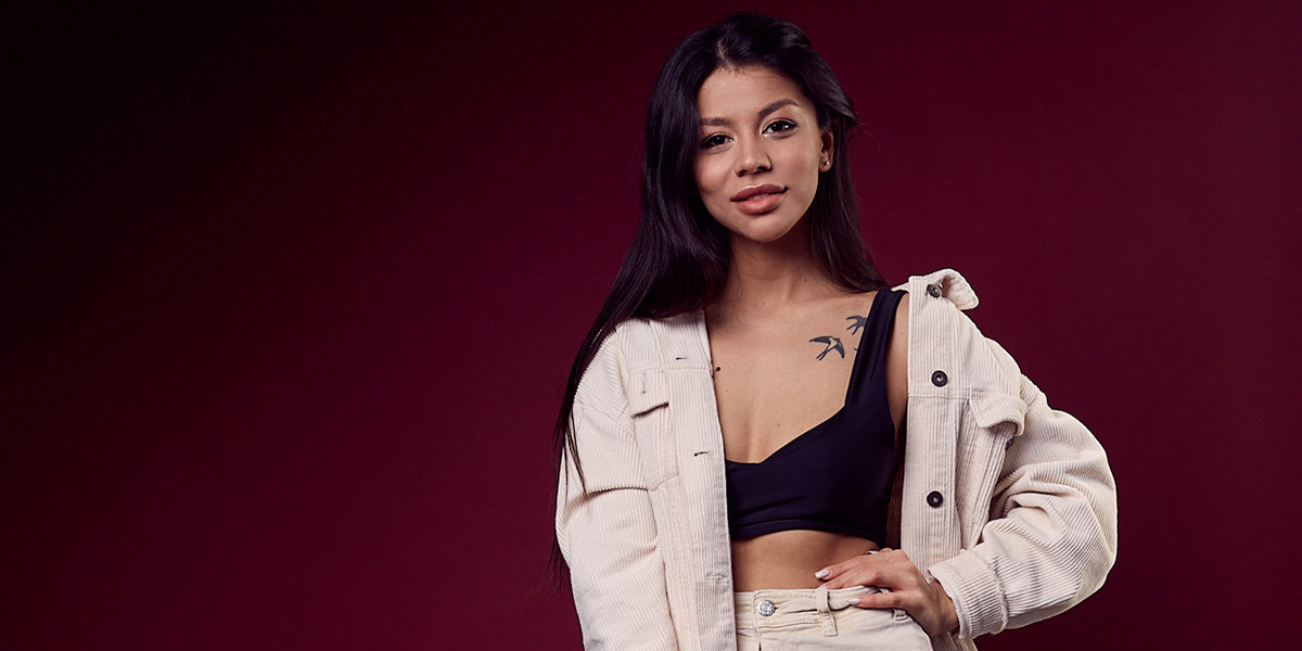 Сочетание сексуальности и скромности в гардеробе лешмейкера Тахмины Исмаиловой