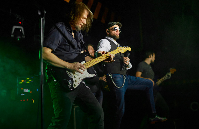 «Жрать и не толстеть» – новая песня-заклинание от владимирских рокеров «Рекорд Оркестр»