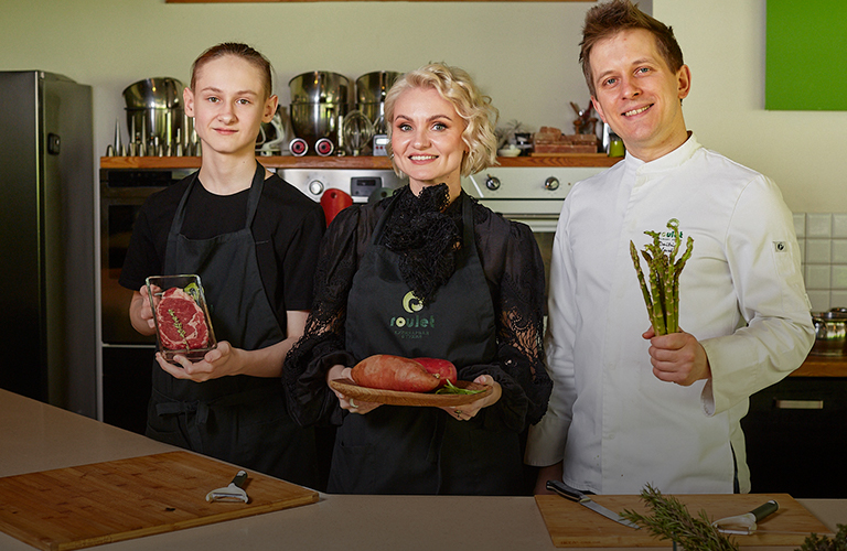 Экскурсия владимирской Кэмерон Диас по первому dog-friendly ТЦ в городе завершилась премиальным ужином