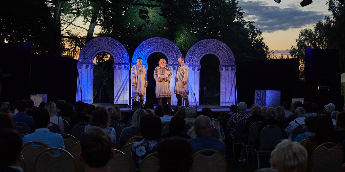 «Андрей Боголюбский» в живых декорациях. Как началось театральное лето