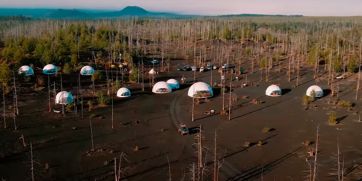 Глэмпинг у вулкана и ранчо на острове: путешественница из Владимира об уникальных турпроектах России