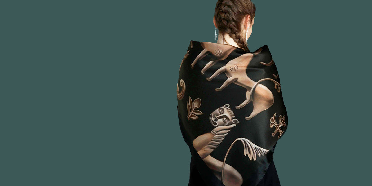 Владимир белокаменный. Дизайнеры представили коллекцию премиальных платков, посвященную русским городам