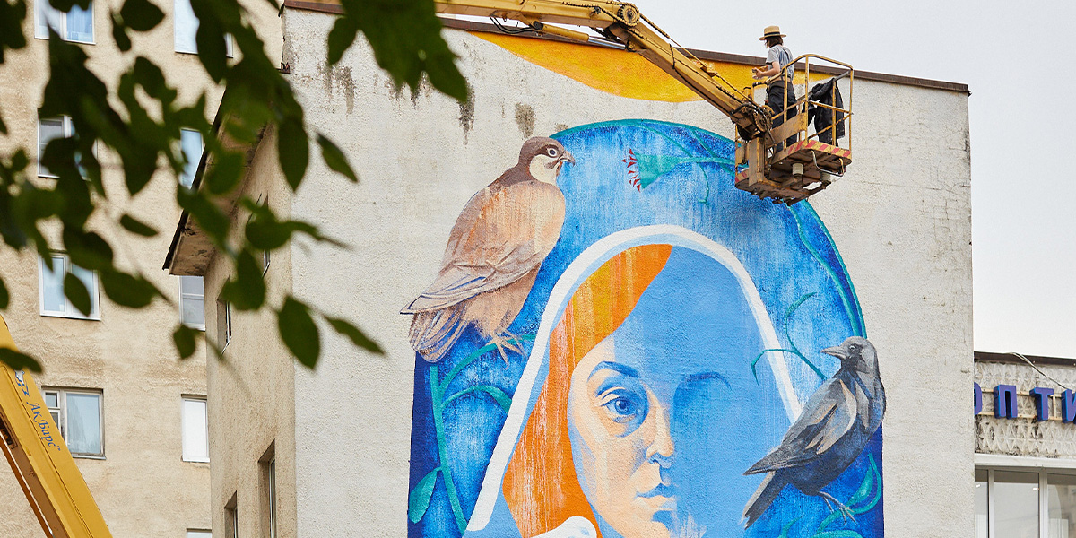 Мурал на проспекте Ленина и деревянный «Апофеоз» в центре. Первые итоги «Загфеста»