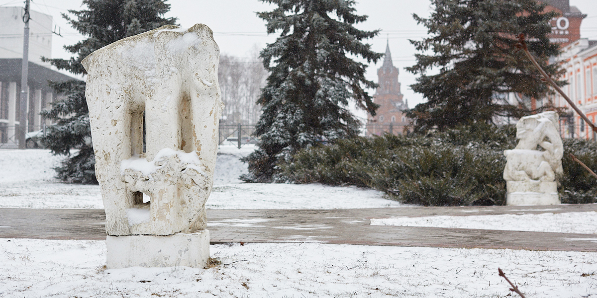 Тайна белокаменных скульптур: что символизируют созданные 30 лет назад композиции?