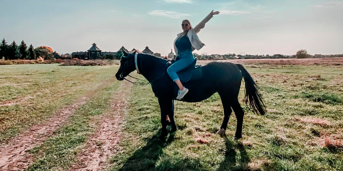 Галопом по сети. Instagram-подборка аристократичных фотосессий с лошадьми