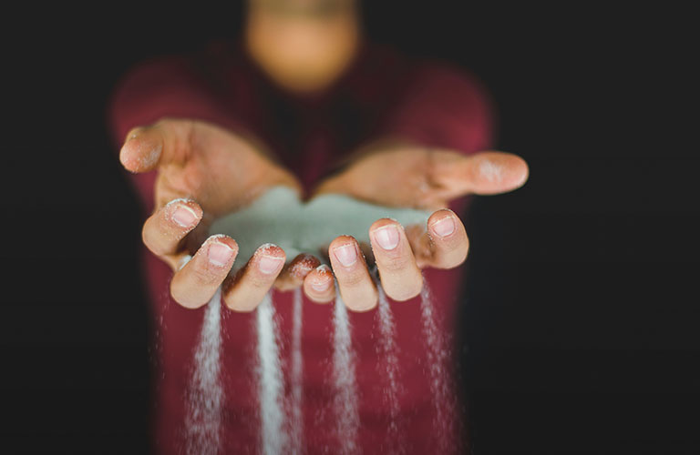 Владимирцев познакомили с богемным артхаусом и сахарной анимацией