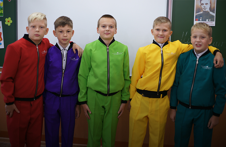 По требованиям комика Щербакова: владимирец разработал дизайн яркой школьной формы