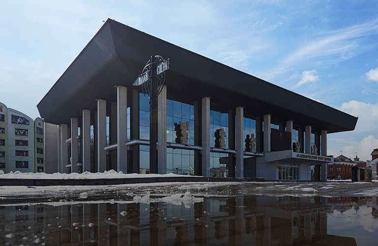 Крупный донат от учителя и онлайн-фестиваль: новости эпохи реставрации драмтеатра