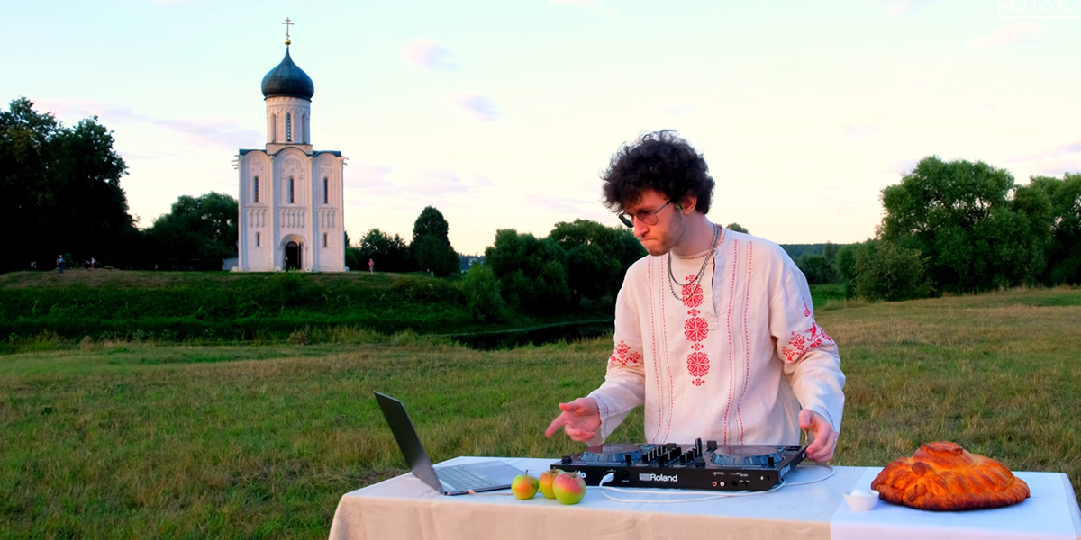 Dj-cет на фоне Покрова на Нерли и песня, посвященная Владимиру и Суздалю