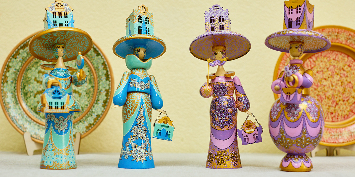 Дамы из Амстердама примерили на себя «тумановскую» роспись художницы из города Кольчугино