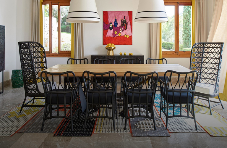 В виллах на Майорке и в ELLE Decoration: работы владимирского художника украшают интерьеры по всему миру