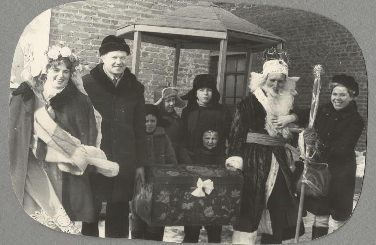 Без каникул и досрочно за выполнение плана: Новый год по-советски