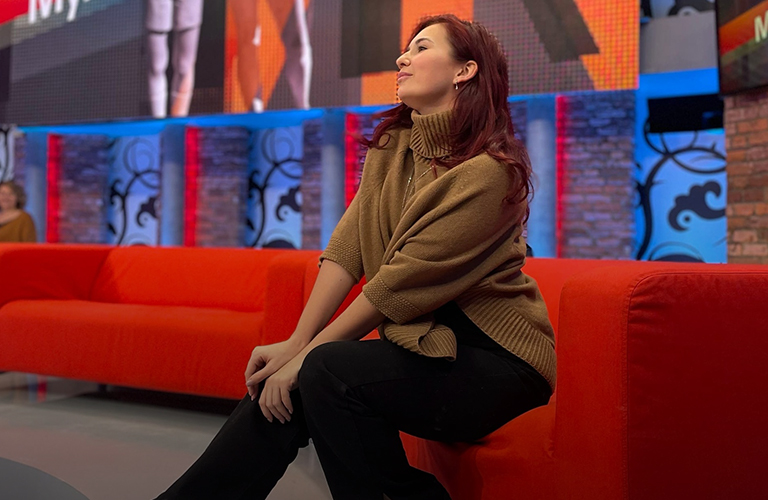 Знакомство с «легендарио» и нервные программы. Лера Дансера про обучение в Школе Первого канала