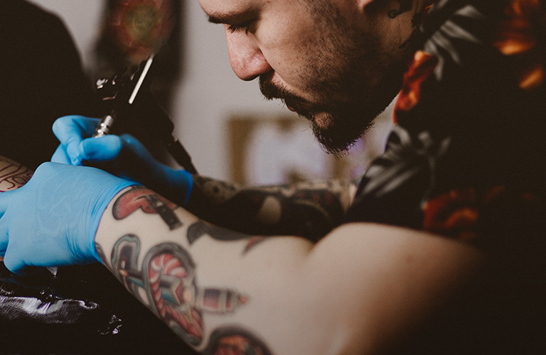 Смело! На каких неожиданных частях тела бьют тату жители Владимира