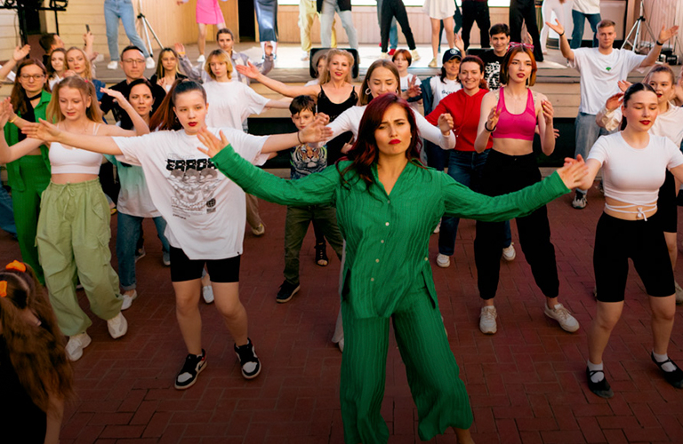 Танцы, музыка и флешмоб. Участники творческого комьюнити Владимира зажгли под открытым небом