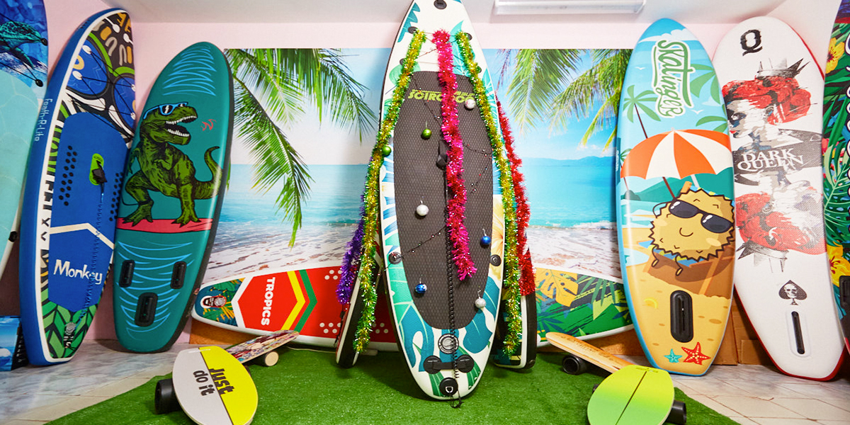 Елки из велосипедов, сапбордов и даже запчастей. Топ-10 самых необычных новогодних красавиц