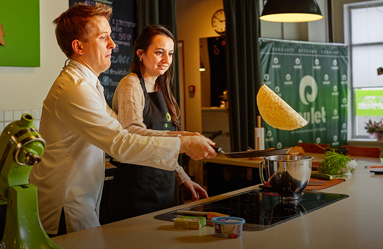 Первый – не комом! Самый популярный владимирский книт-блогер взялась за кружевные блины