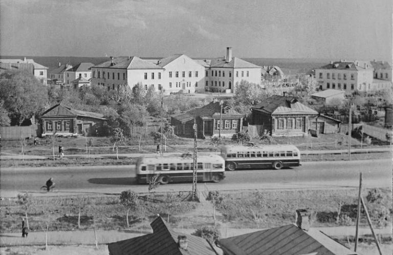 От “Зари” до “Тыщонки”. Ретро-прогулка по проспекту Ленина