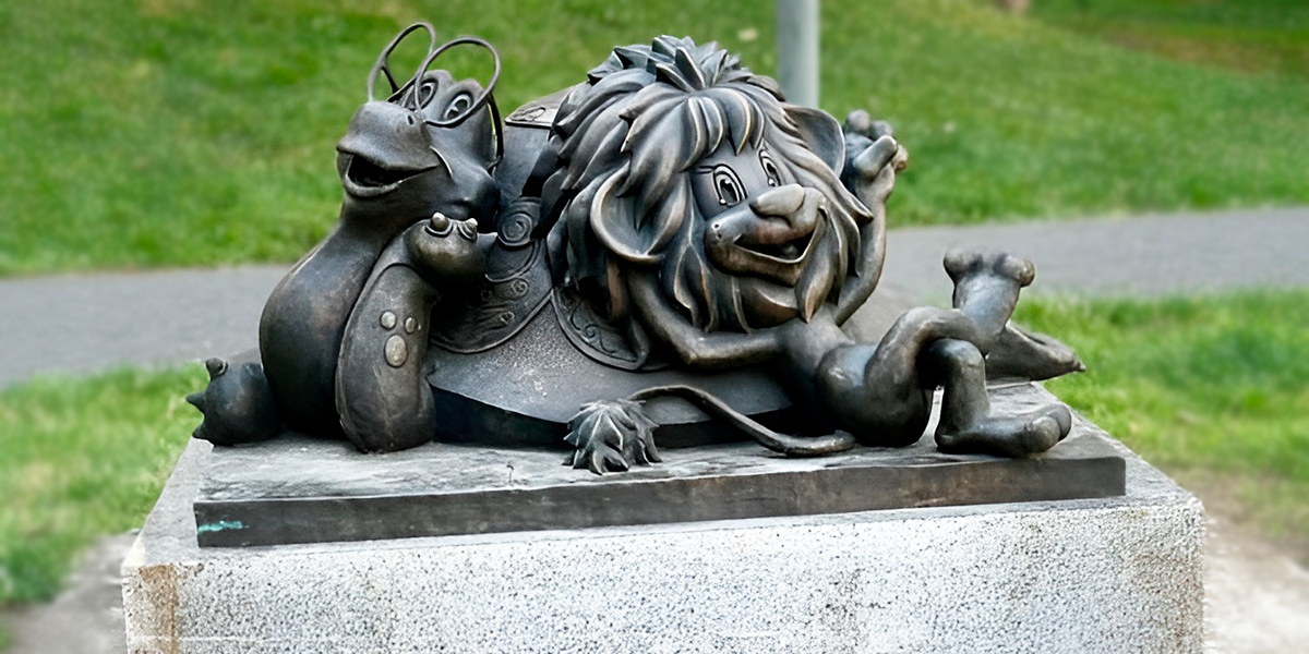 Владимирские скульпторы оживили культовых героев детства для одного из дворов Москвы