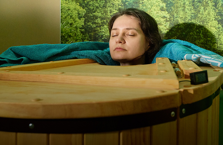 Спа-день глазами журналиста: почему парение в бочке лучше сауны и что такое цветотерапия?