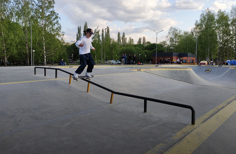 Кто тут сильнейший райдер? В городе впервые прошел чемпионат области по скейтбордингу