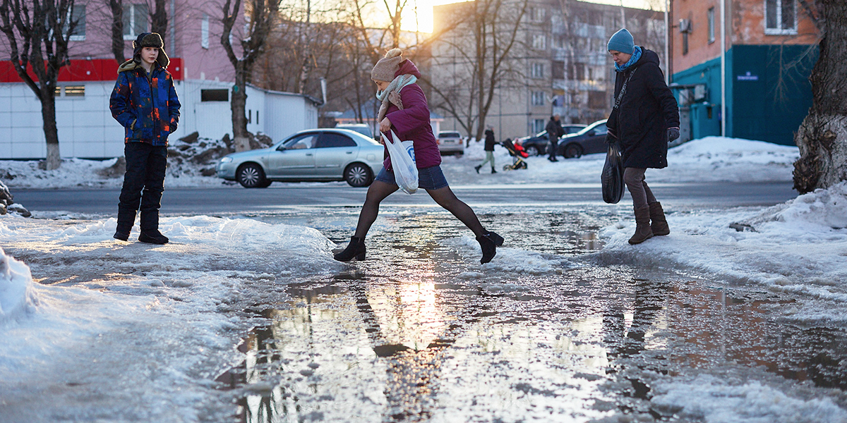 Прыжки через лужи – очередной квест по прохождению владимирских улиц