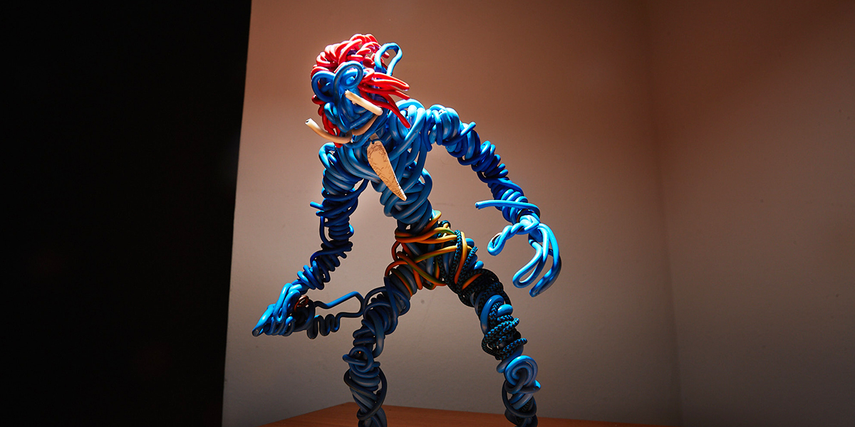 Проволочные человечки Владимира Нежного: от хромого пирата до тролля в татуировках