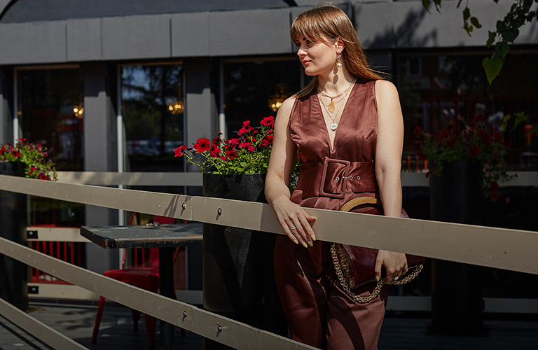 Одеться стильно за копейки. Владимирский адепт секонд-хендов показала свои бюджетные образы