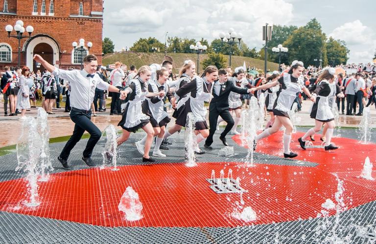 Праздник мокрых маек перед последним звонком!