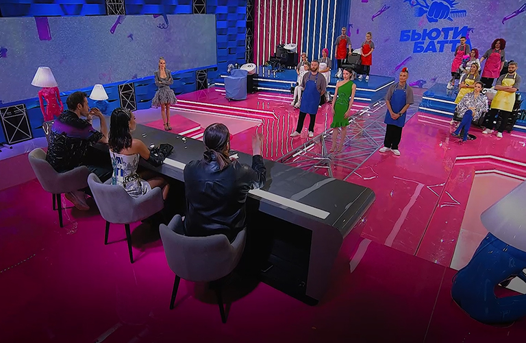 Девушка из будущего! Ковровский парикмахер сделал прическу для выпускницы 2123 года