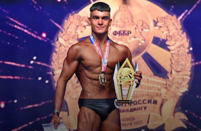 Был щуплым ребенком, а потом в 16 лет выиграл чемпионат России по бодибилдингу