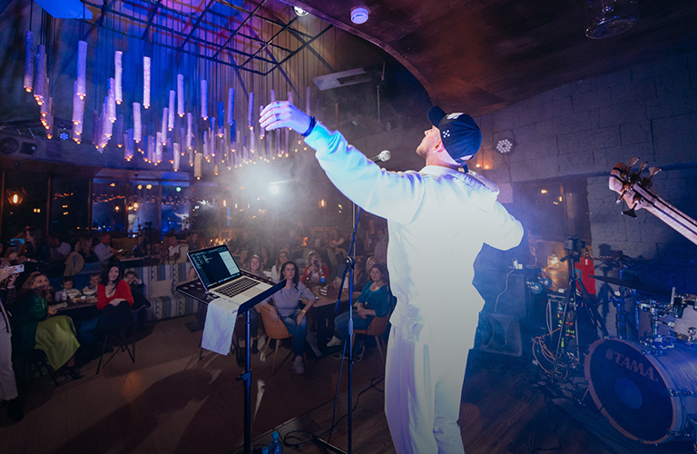 Обзор музыкальных новинок: техно, лайвы и обман