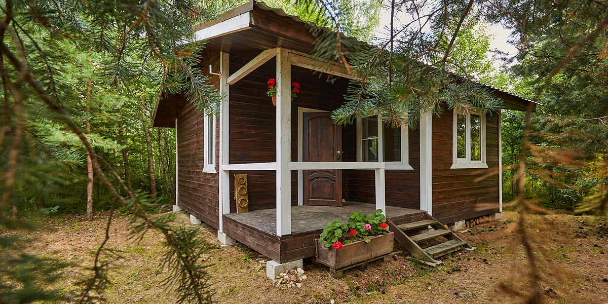 Зеркало из 60-х и буфет, найденный у мусорки: «сокровища» дома-шкатулки Ольги Журавлевой