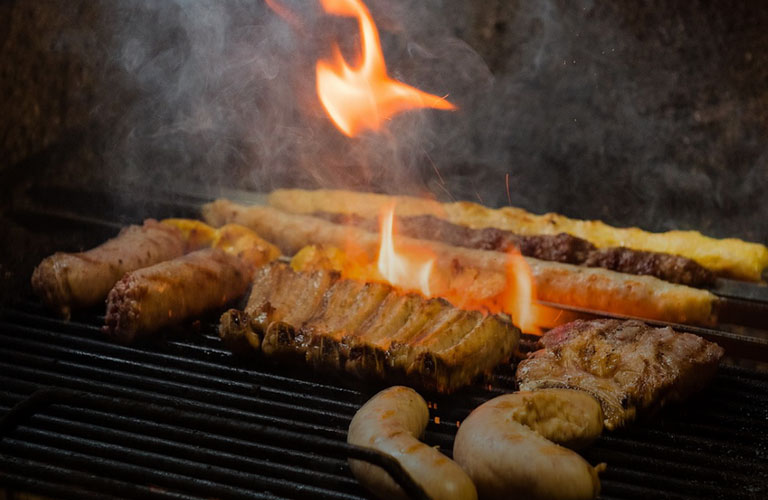 Мангальное настроение: Летний обед на веранде в "Грильмании"