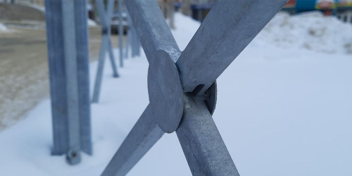 Переизбыток ям и заборов при дефиците автобусов: дорожные реалии 33-го региона