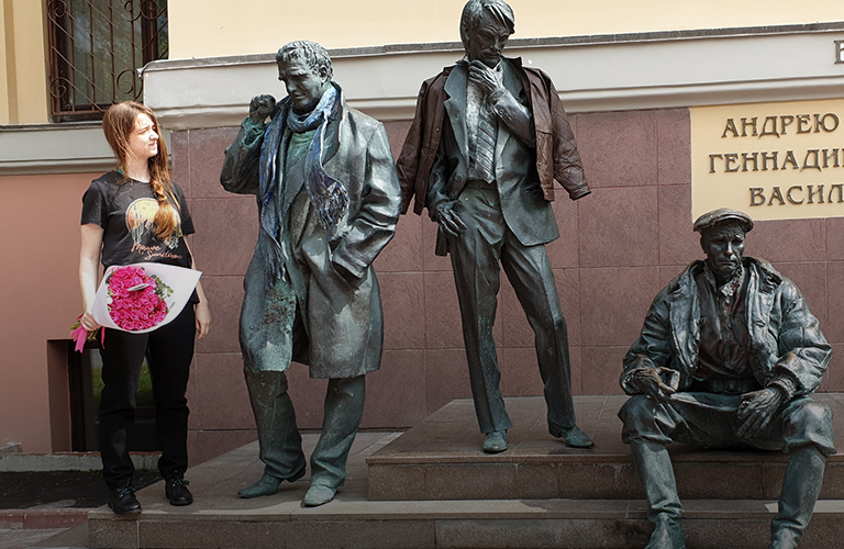 Жизнь во ВГИКе и премьера в Испании: таймлайн сценаристки Серафимы Головченко