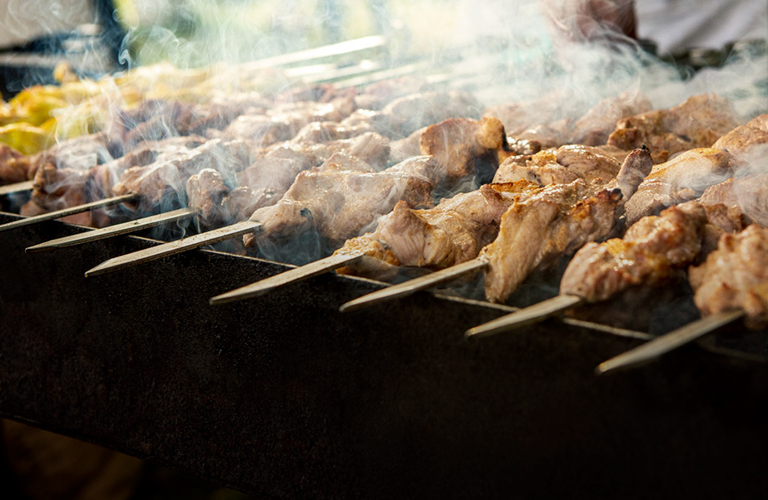 Секрет идеального блюда на мангале, или Готовим шашлык, который одобрит сам Константин Ивлев