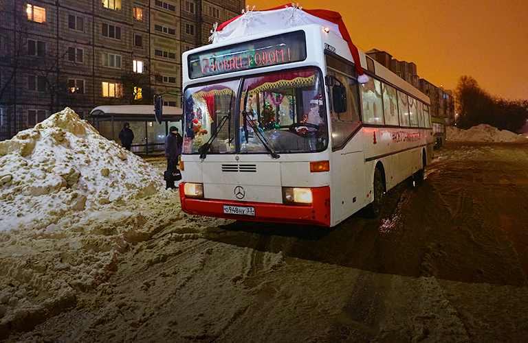 По дорогам Владимира начал курсировать новогодний транспорт