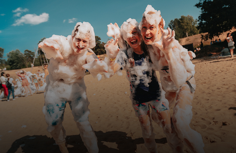 Где? На воде! Вейкбординг, шоу гимнасток и пенная вечеринка в Загородном парке